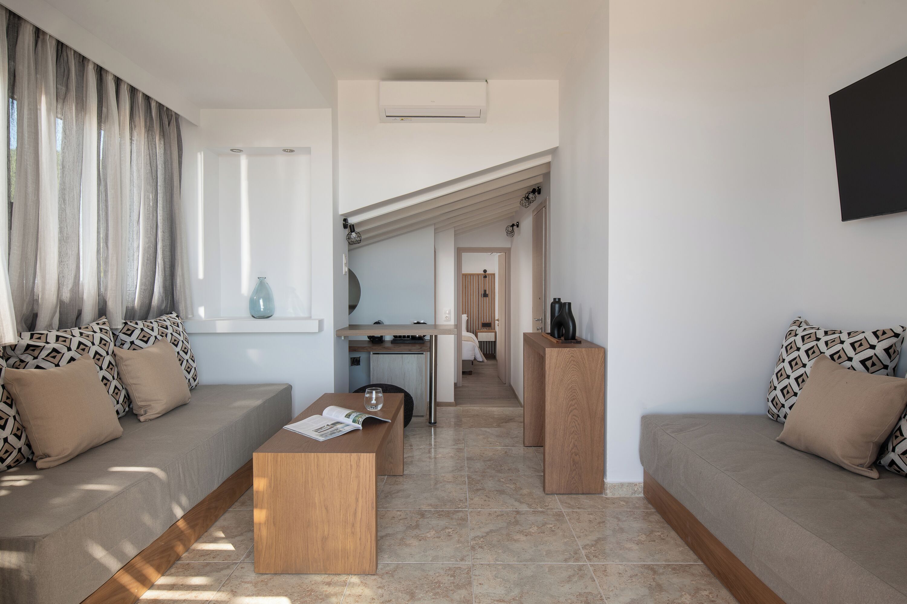 deluxe suite, 1 bedroom | living area