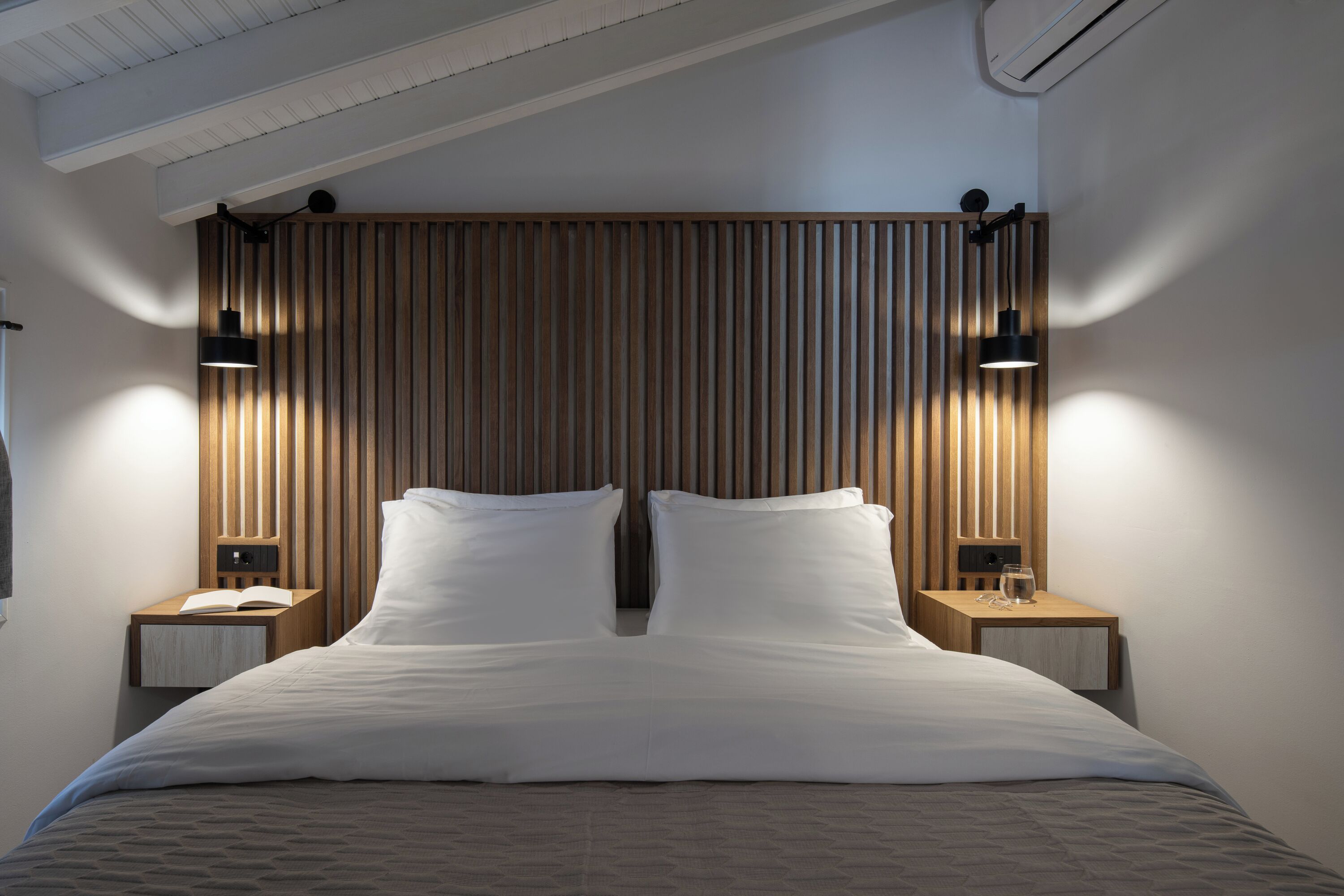 deluxe suite, 1 bedroom | 1 bedroom, in-room safe, soundproofing, iron/ironing board