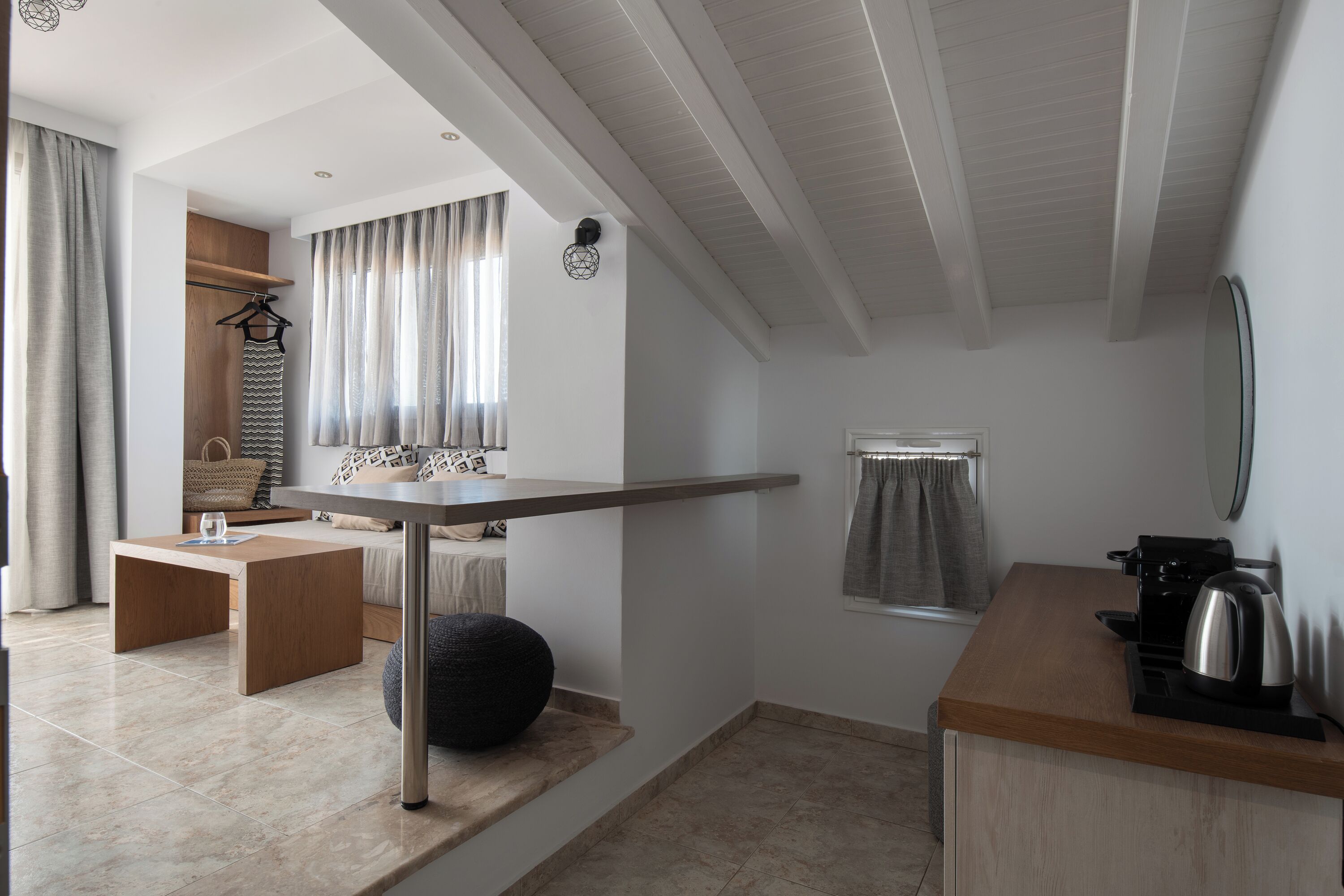 deluxe suite, 1 bedroom | living area