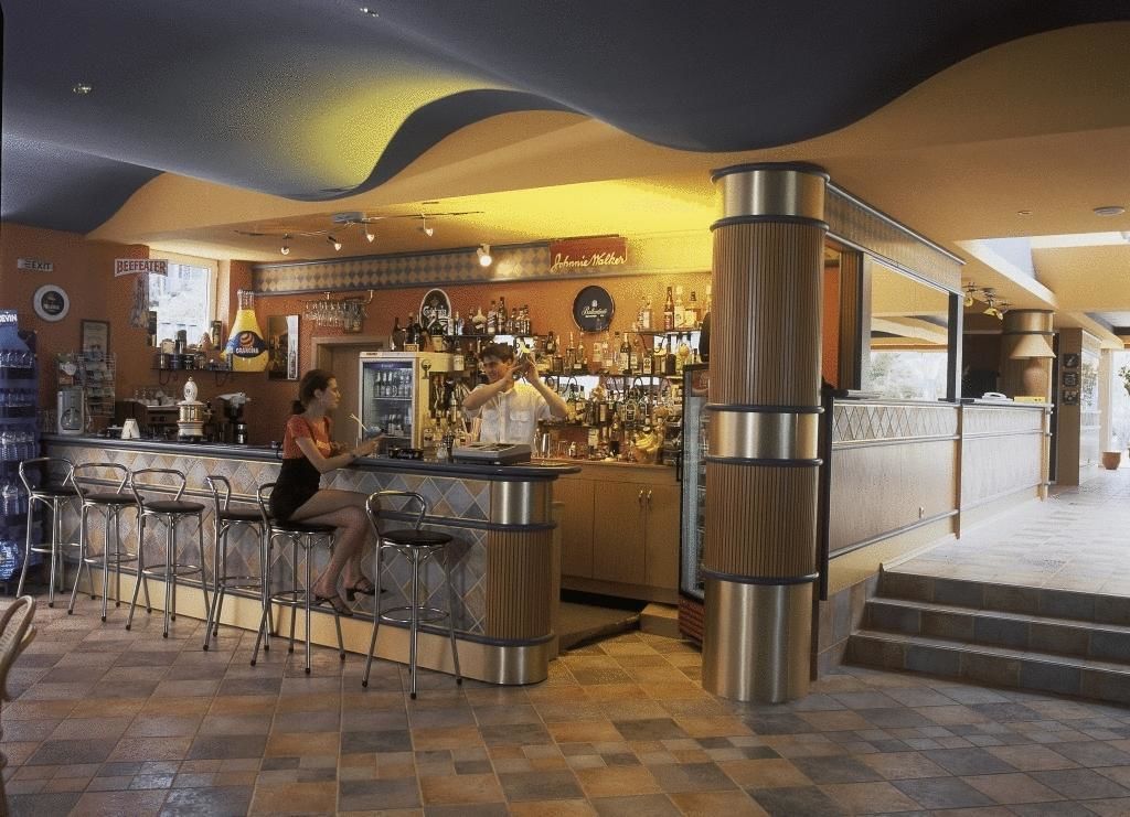 Sports bar
