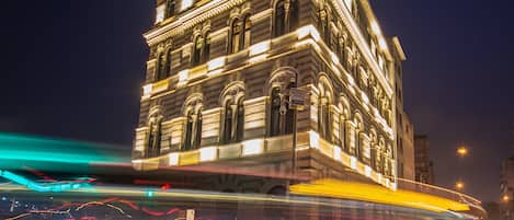 Façade de l’hébergement - soirée/nuit