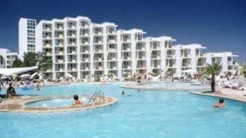 Alberca al aire libre por temporada