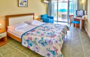 Minibar, individually decorated, individually furnished, desk