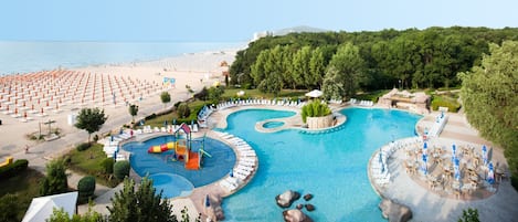 在海滩、白沙、水肺潜水