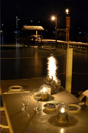 Breakfast, lunch, dinner served; international cuisine 