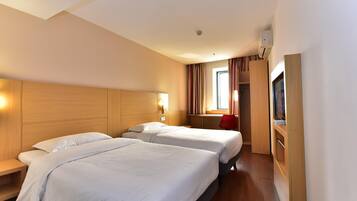 Desk, blackout curtains, free WiFi