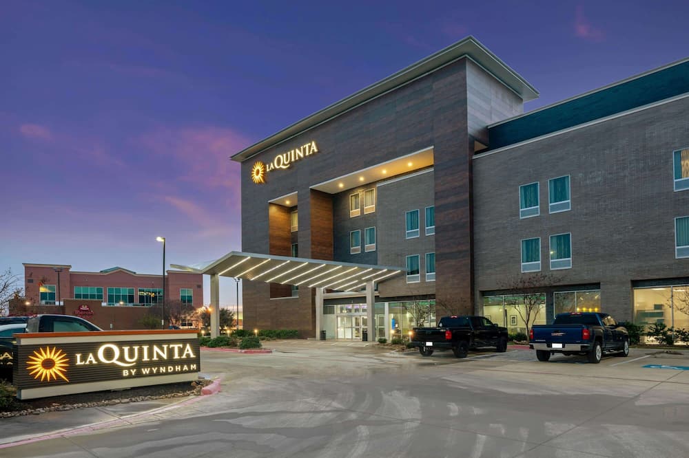 La Quinta Inn & Suites by Wyndham College Station South