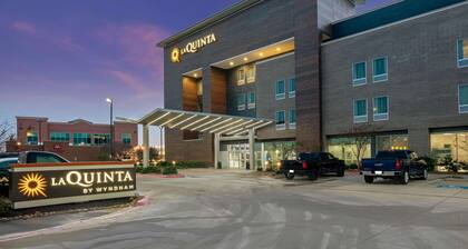 La Quinta Inn & Suites by Wyndham College Station South