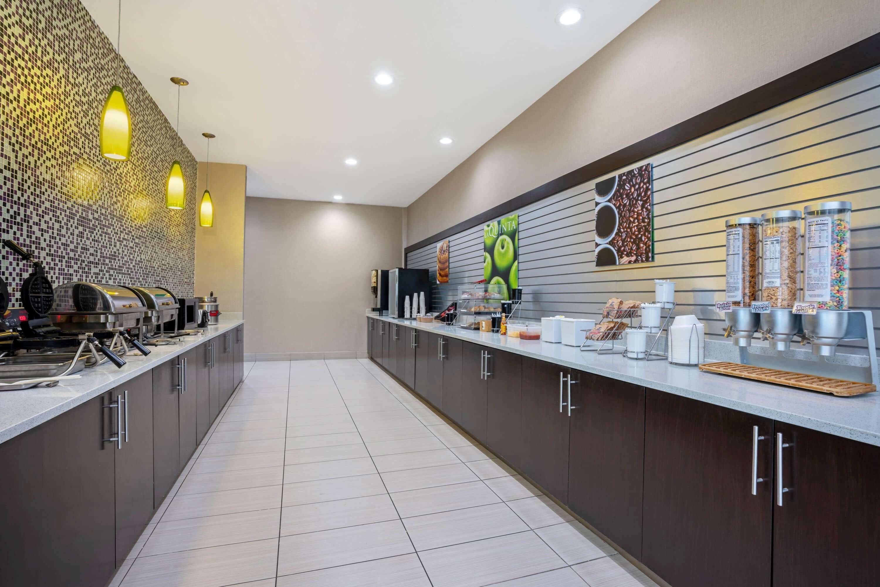 free daily continental breakfast