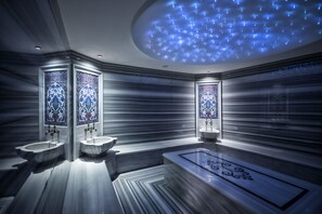 A modern bathroom with two sinks, a bathtub, and decorative stained glass windows. - The Conforium Hotel (Istanbul)
