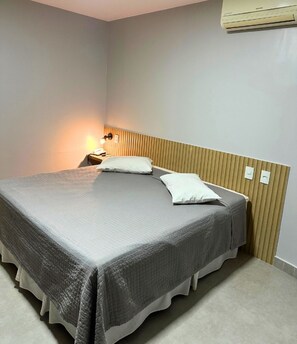 Casal + Cama Extra | Minibar, desk, blackout drapes, free WiFi