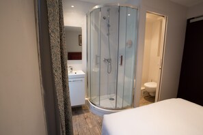 싱글룸 | 욕실 | 샤워 시설, 헤어드라이어, 타월