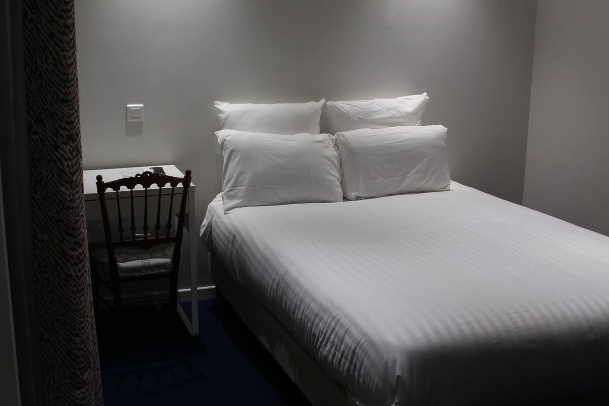 Desk, free WiFi, bed sheets
