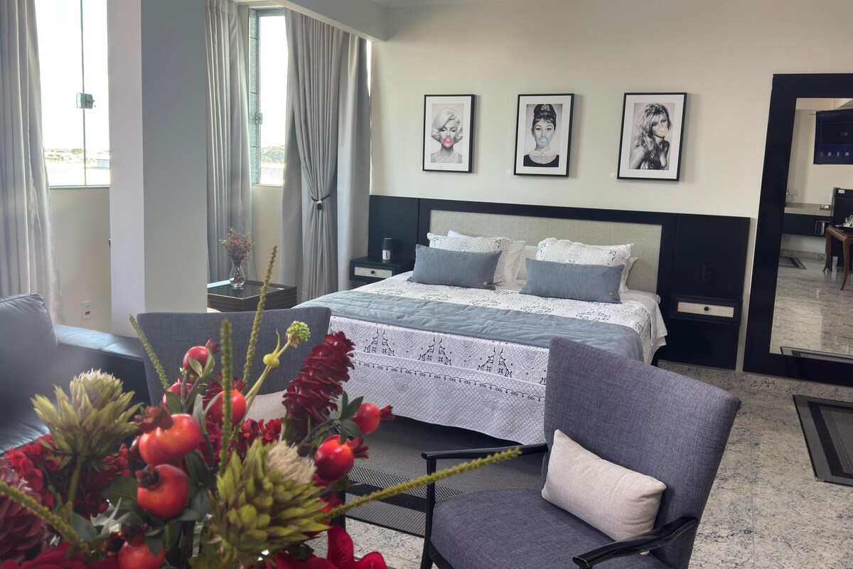 Deluxe Studio Suite, Non Smoking, Hot Tub | 1 bedroom, premium bedding, minibar, laptop workspace