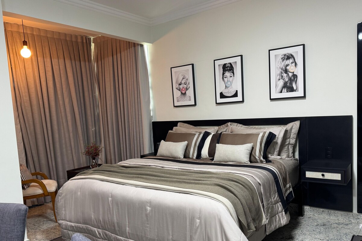 Deluxe Studio Suite, Non Smoking | 1 bedroom, hypo-allergenic bedding available, minibar, in-room safe