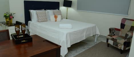 Deluxe Twin Room | 1 bedroom, premium bedding, minibar, individually decorated