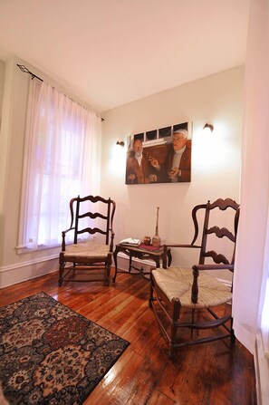 En 32-tommers Flatskjerm-TV med Parabol-TV samt TV