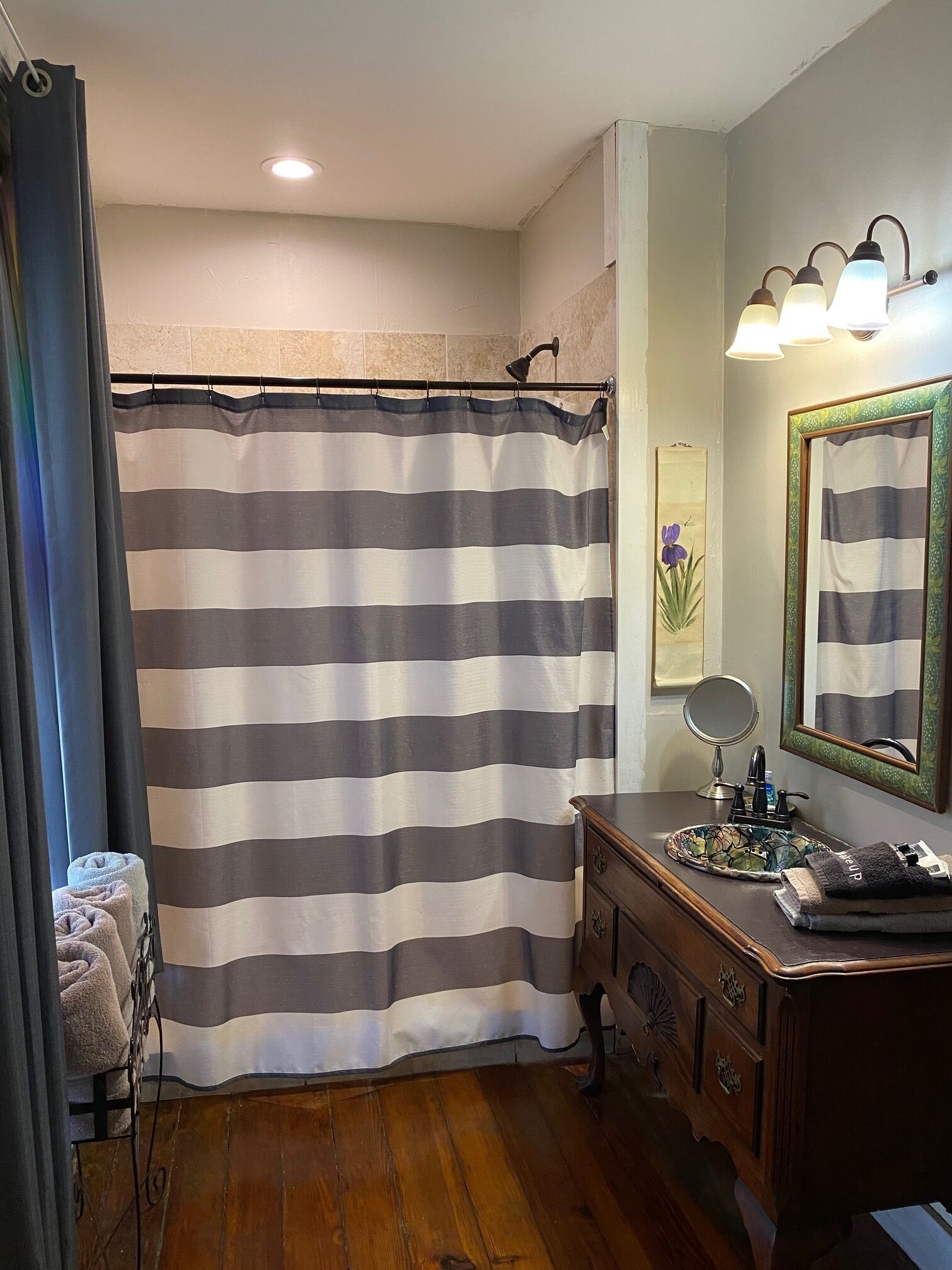 standard room, 1 queen bed | bathroom | shower, hair dryer, towels, soap