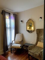 Tabla de planchar con plancha, wifi gratis y ropa de cama 