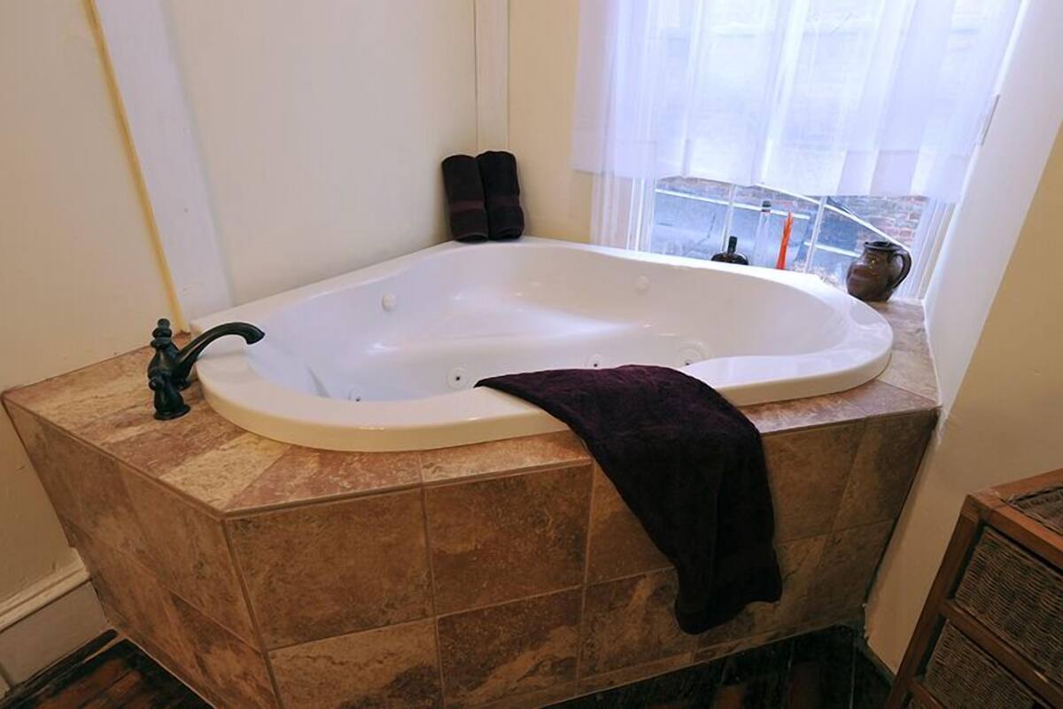 jetted bathtub