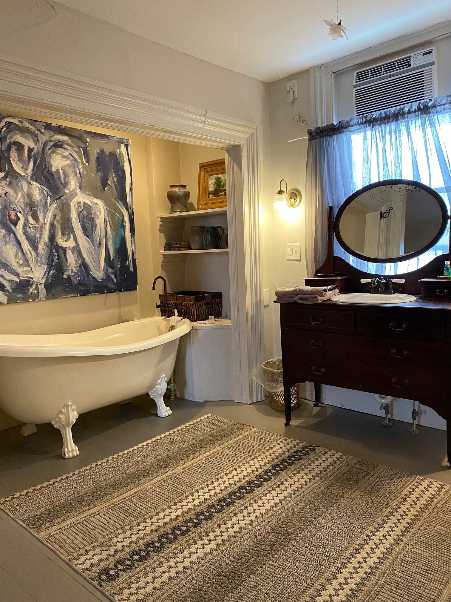 standard room, 1 king bed | deep-soaking bathtub