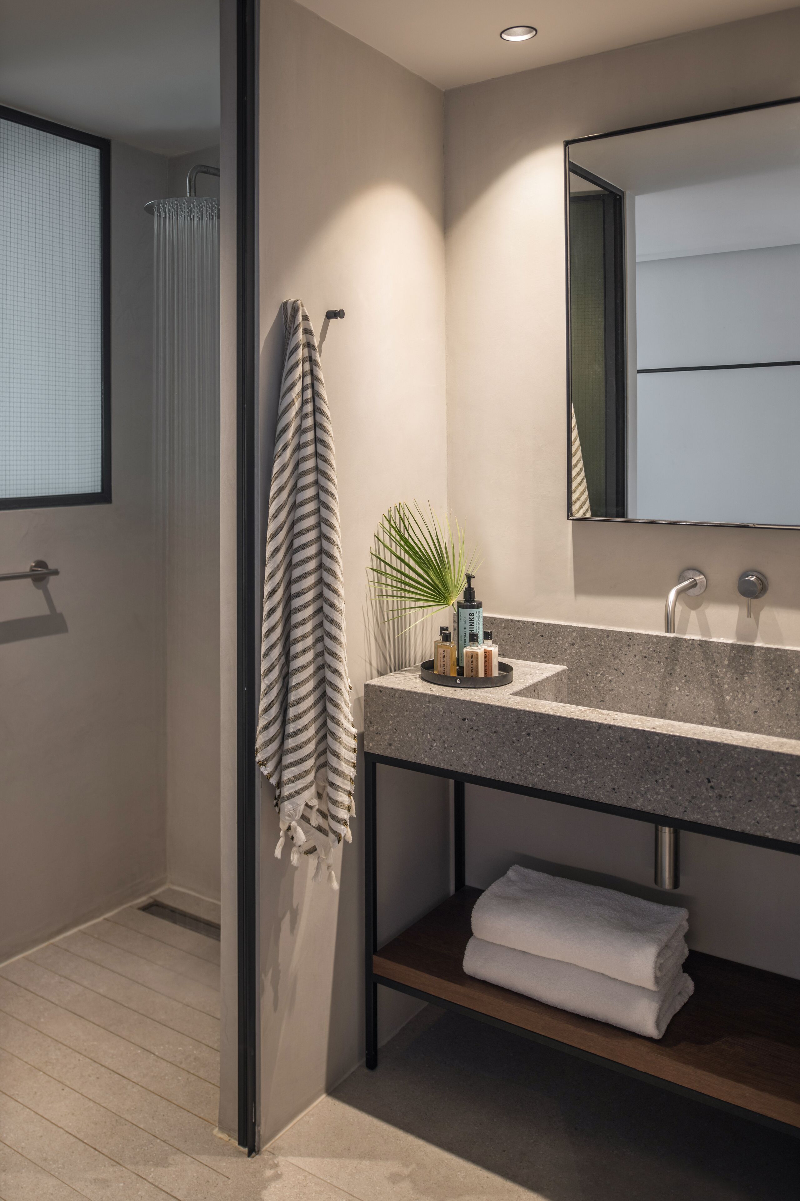 elite aqua view | bathroom | shower, eco-friendly toiletries, hair dryer, bathrobes