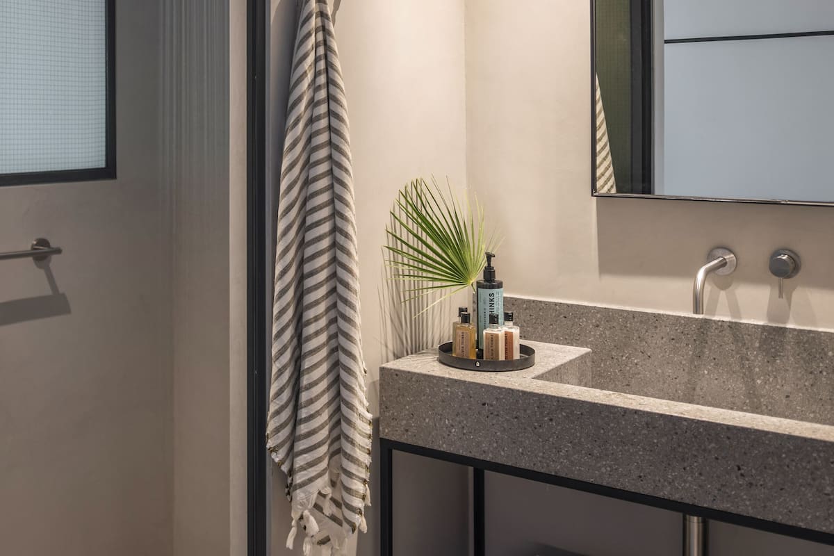 elite aqua view | bathroom | shower, eco-friendly toiletries, hair dryer, bathrobes