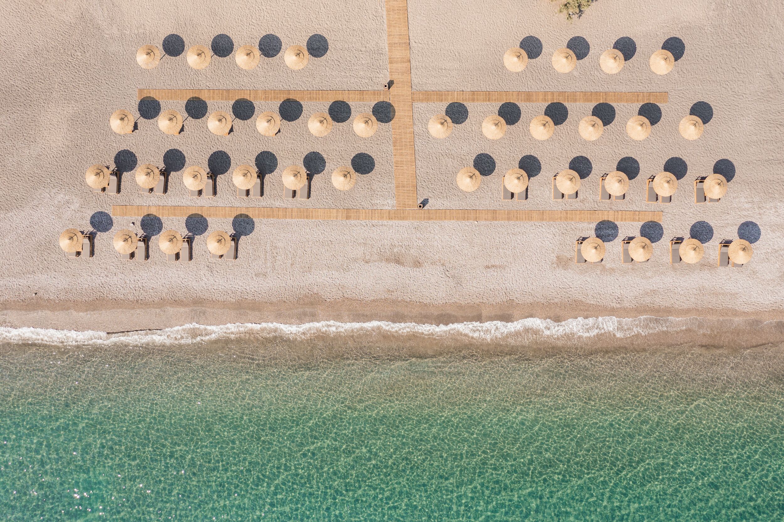 Aan het strand, gratis strandcabana's, ligstoelen aan het strand