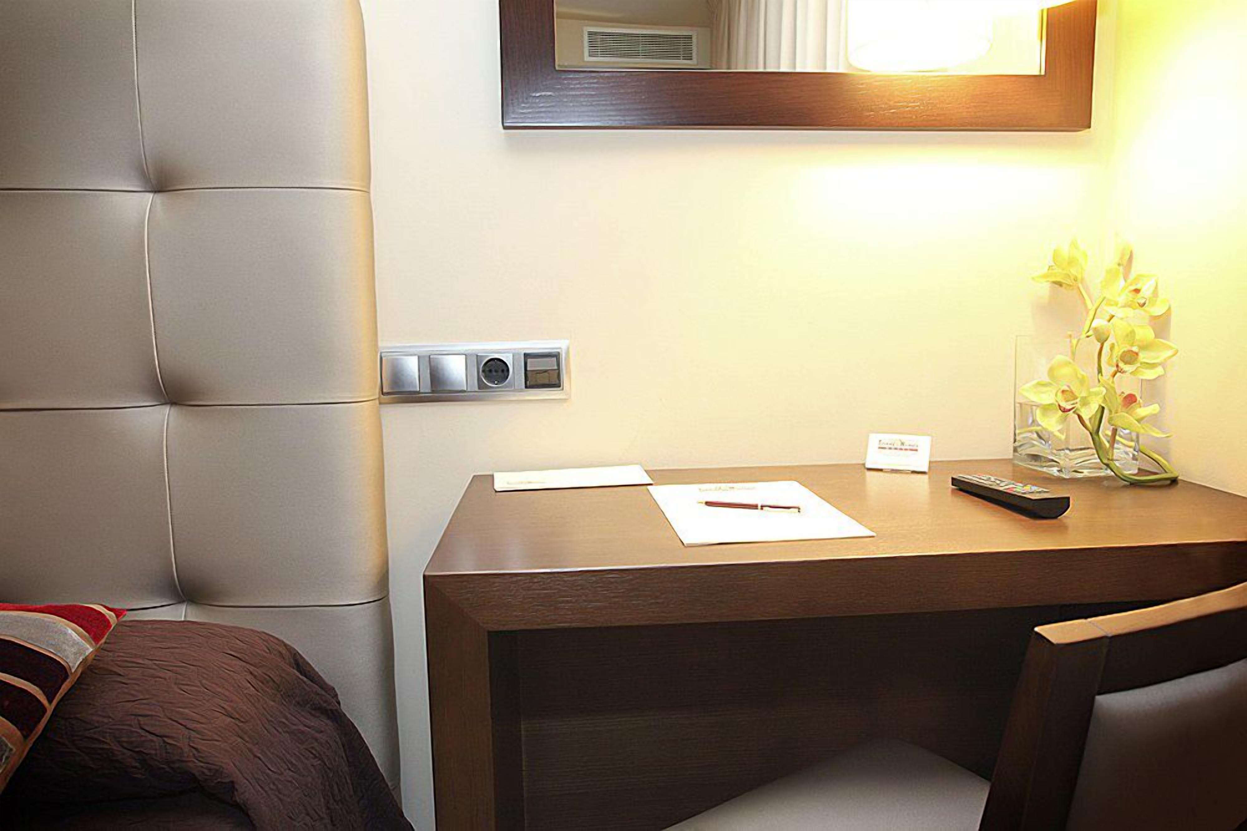 single room | in-room business centre