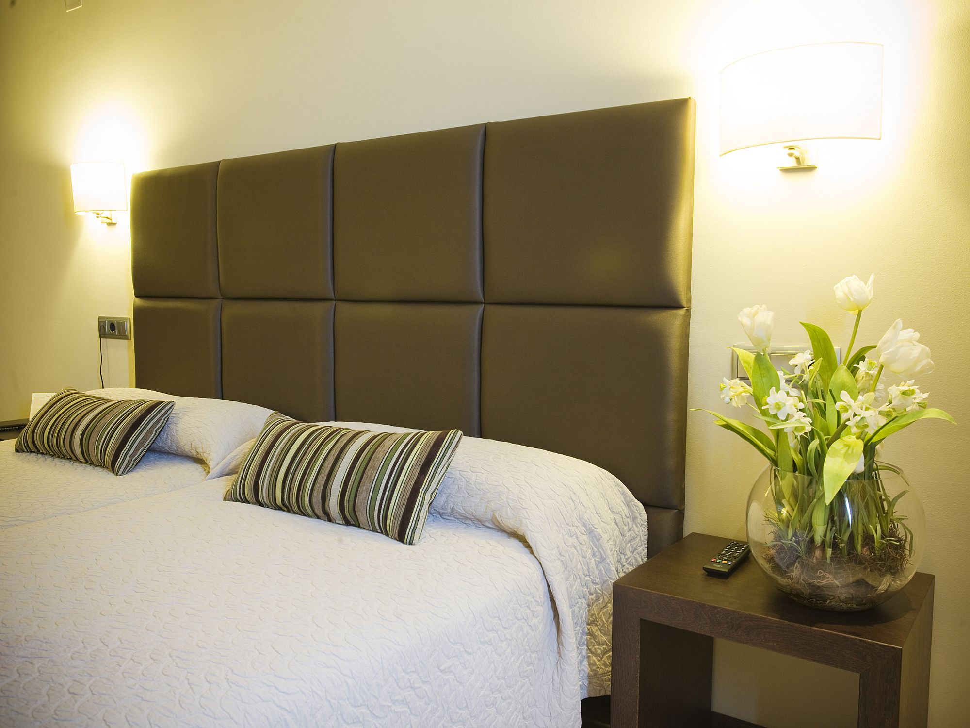 twin room | minibar, in-room safe, desk, free cots/infant beds