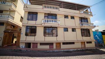 Mặt tiền nơi lưu trú