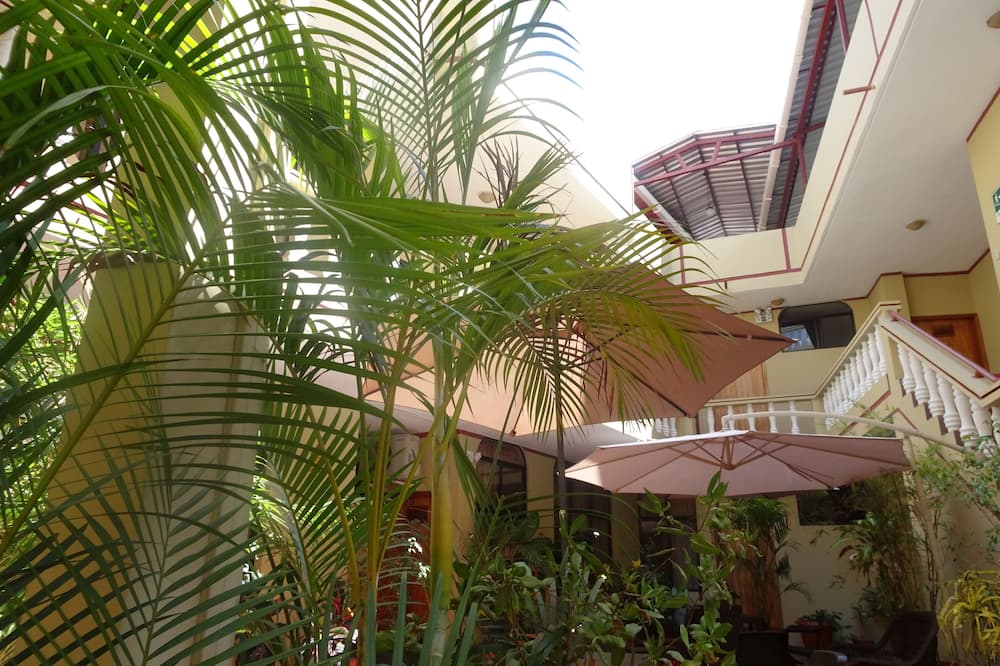 Hotel Red Booby