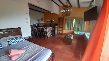 Studiosviitti | Tallelokero huoneessa, vuodevaatteet