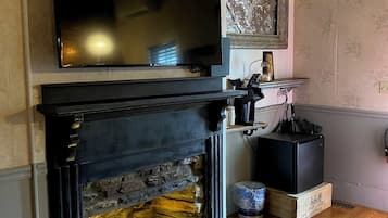 Piano Room | Room amenity