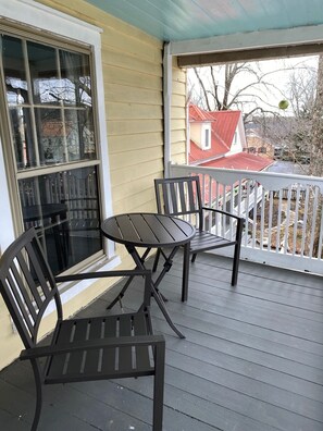 The Park View | Balcony - Old Storehouse Inn (Dahlonega)