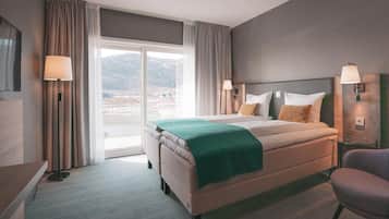 Superior Twin Room, Balcony, Partial Sea View | 3 bedrooms, soundproofing, free WiFi, bed sheets