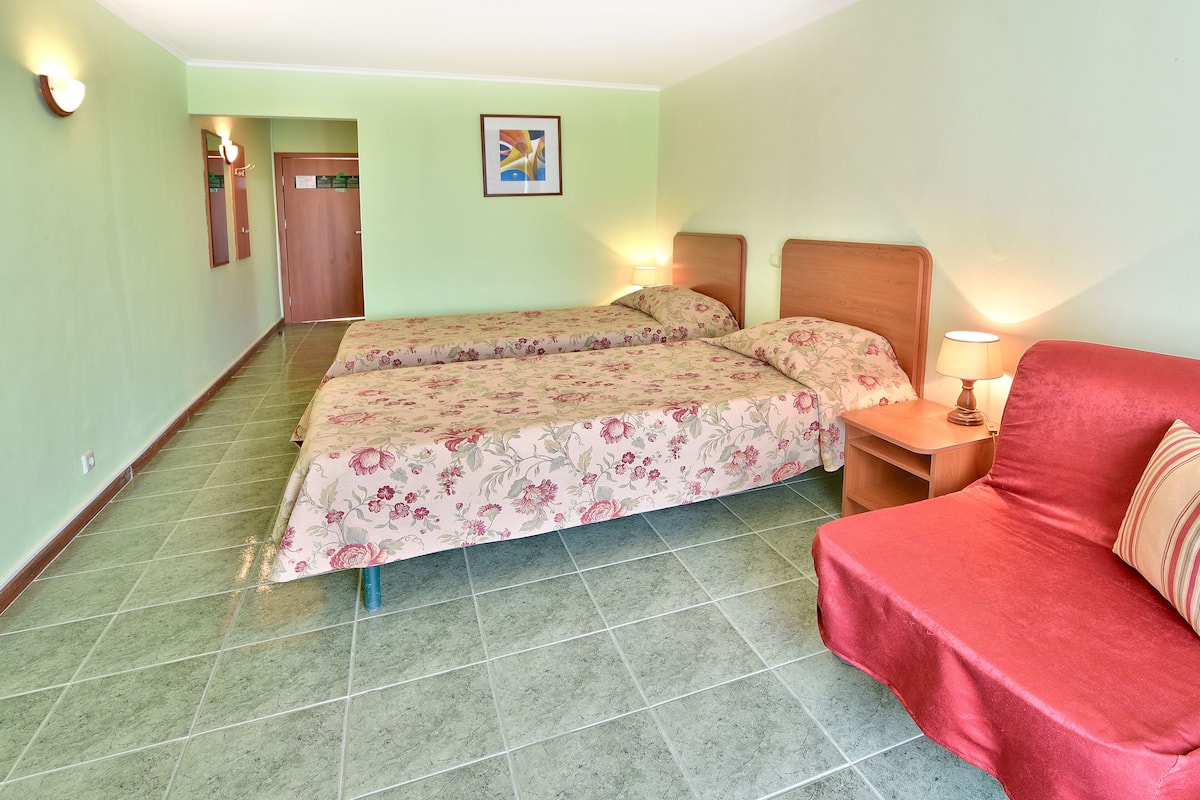 minibar, in-room safe, soundproofing, bed sheets