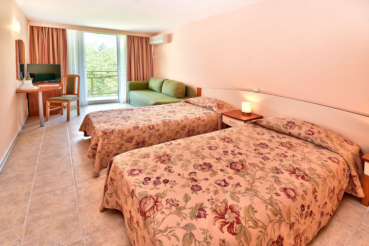 minibar, in-room safe, soundproofing, bed sheets