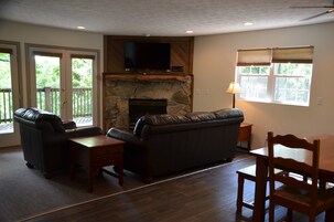 Comfort House, 4 Bedrooms, Lake View | Blackout drapes, iron/ironing board, free WiFi, bed sheets