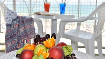 Free daily buffet breakfast