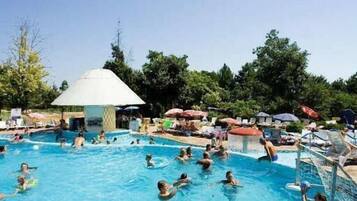 Seasonal outdoor pool