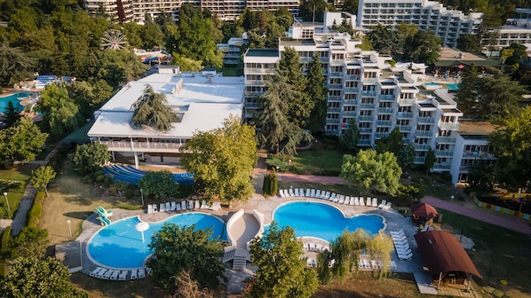Seasonal outdoor pool