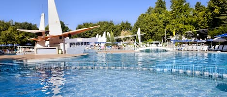 Indoor pool, pool loungers