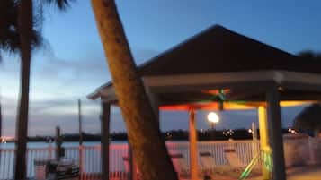 Bañera de hidromasaje al aire libre