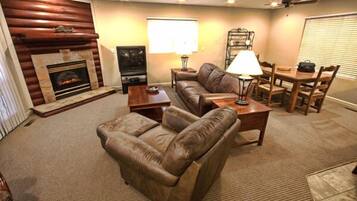 Premium Cottage, 4 Bedrooms, Accessible, Kitchen | Living area | TV