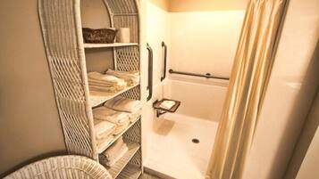 Premium Cottage, 4 Bedrooms, Accessible, Kitchen | Bathroom | Shower, hair dryer