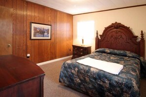 Deluxe Cottage, 2 Bedrooms, Non Smoking | Living area | TV - Lakeside Resort-Lakeside Cabins (Smithville)