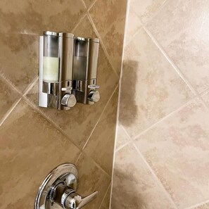 Free toiletries, hair dryer - Baseball Town Motel (Cooperstown)