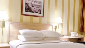 Habitación, 1 cama Queen size, para no fumadores | Escritorio, espacio para trabajar con laptop y insonorización