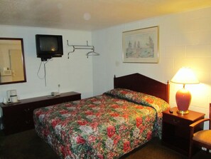 Desk, free WiFi, bed sheets - Relax Inn (Cottage Grove)